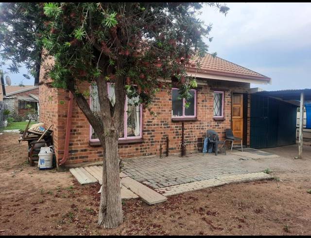 2 BEDROOM HOUSE FOR SALE IN LEEUHOF